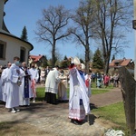 Nowy Wiśnicz. Odsłonięcie i błogosławieństwo obelisku 400-lecia parafii