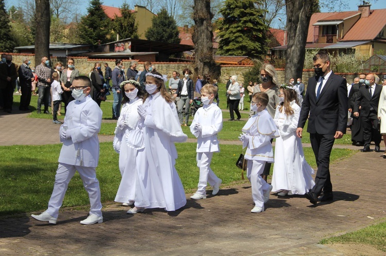 Nowy Wiśnicz. Odsłonięcie i błogosławieństwo obelisku 400-lecia parafii