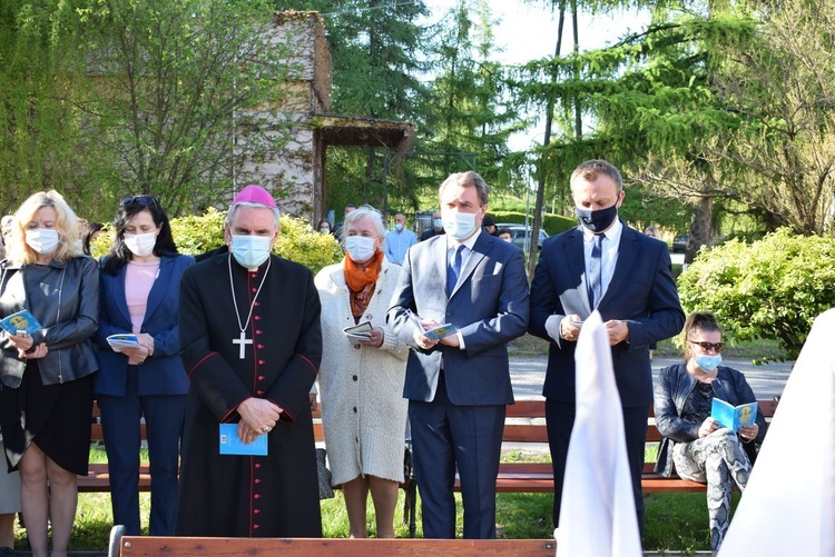 Maryjna kapliczka przy szpitalu