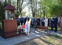 Maryjna kapliczka przy szpitalu