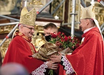	W czasie celebry  bp Marek złożył życzenia bp. Adamowi z okazji koronkowej rocznicy sakry biskupiej.