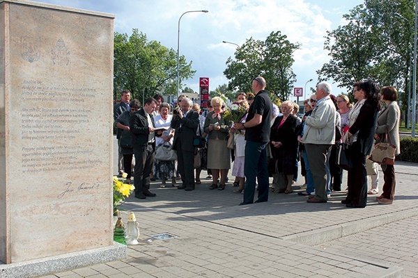 ▲	To przestrzeń wciąż wołająca o pamięć i godne zaznaczenie.