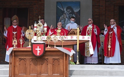 „Ze św. Stanisławem zgromadzeni na Świętej Wieczerzy” – tak brzmiało hasło odpustu.