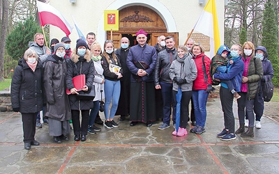 Pątnicy ze Słupska podtrzymali tradycję wędrowania , do sanktuarium.