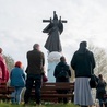 Pątnicy zainaugurowali maryjny miesiąc modlitwą.