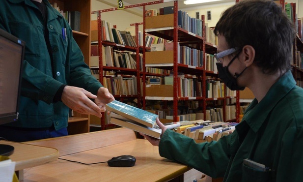 Śląskie. Trwa Tydzień Bibliotek. Więźniowie też czytają