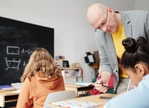 Podwyższenie pensum i powiązanie wynagrodzeń nauczycieli z płacą minimalną