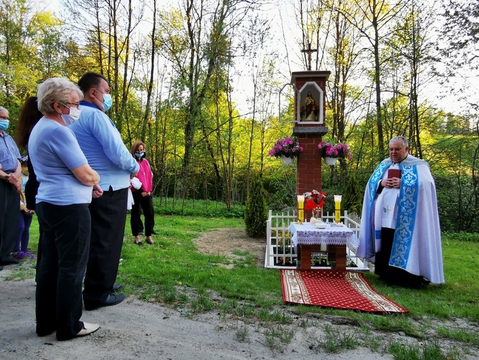 Poświęcenie kapliczki w Łazach Biegonickich