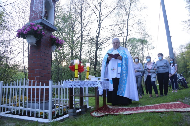 Poświęcenie kapliczki w Łazach Biegonickich