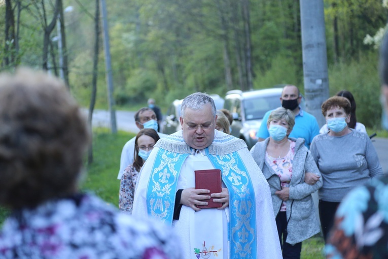 Poświęcenie kapliczki w Łazach Biegonickich