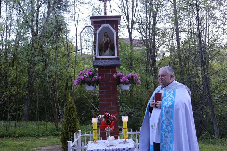 Poświęcenie kapliczki w Łazach Biegonickich