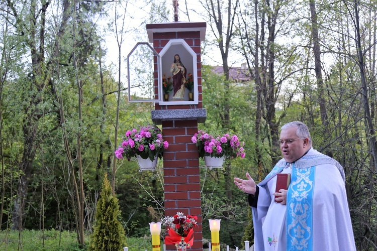 Poświęcenie kapliczki w Łazach Biegonickich