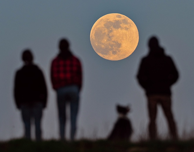 WSCHÓD SUPERKSIĘŻYCA TO ZJAWISKO OCZEKIWANE NIE TYLKO PRZEZ ASTRONOMÓW. 
26.04.2021  SIEVERSDORF, BRANDENBURGIA