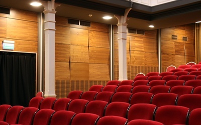 Morawiecki: Przyspieszamy otwarcie kin, filharmonii i teatrów