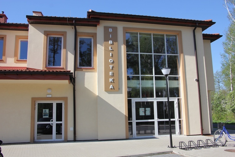 Nowoczesne biblioteki, ale i te "z sentymentem" nieustannie czekają na czytelników.