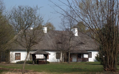 Z powodu obostrzeń sanitarnych, radomski skansen zaprasza na odwiedziny placówki i spacer w ciągu dnia.