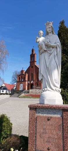 14. Kielno, figura Matki Bożej przy kościele pw. św. Wojciecha