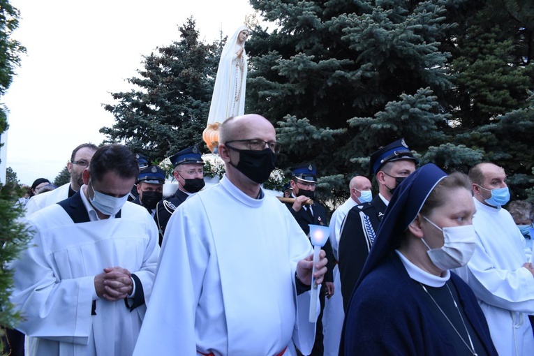 Procesja fatimska w par. Ducha Świętego w Mielcu