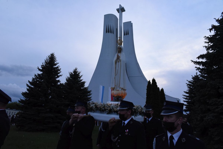 Procesja fatimska w par. Ducha Świętego w Mielcu