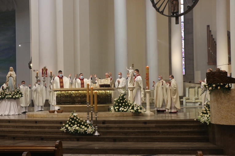 Katowice. Święcenia prezbiteratu (2)