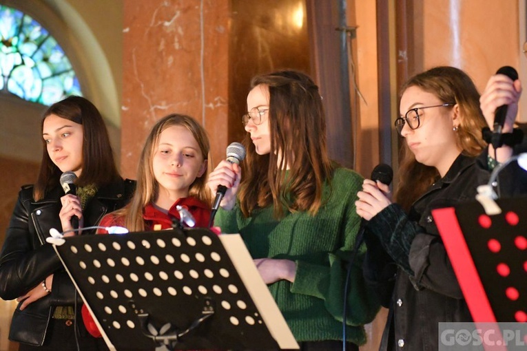 Czuwanie "Spotkać Zmartwychwstałego" dla młodzieży w Świebodzinie