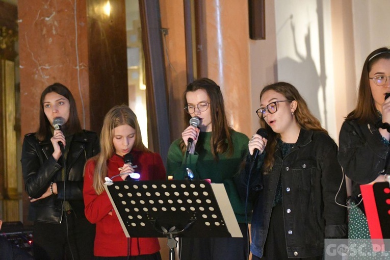 Czuwanie "Spotkać Zmartwychwstałego" dla młodzieży w Świebodzinie