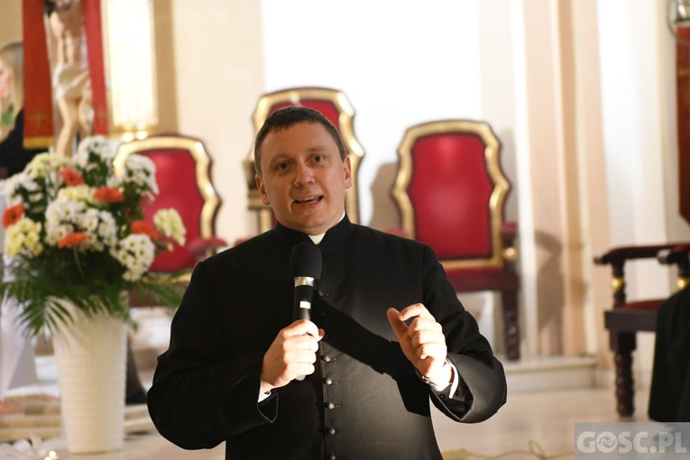 Czuwanie "Spotkać Zmartwychwstałego" dla młodzieży w Świebodzinie