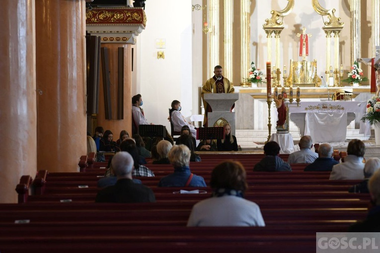 Czuwanie "Spotkać Zmartwychwstałego" dla młodzieży w Świebodzinie
