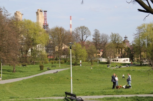 Franciszkanie w Tychach są od 25 lat. Spotkasz ich w tymczasowej kaplicy w Paprocanach