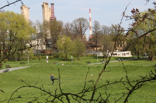 Franciszkanie w Tychach są od 25 lat. Spotkasz ich w tymczasowej kaplicy w Paprocanach