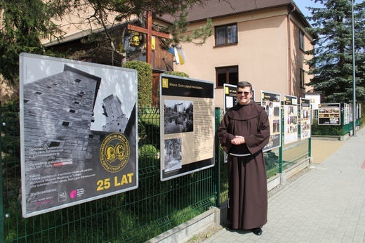 Franciszkanie w Tychach są od 25 lat. Spotkasz ich w tymczasowej kaplicy w Paprocanach