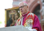 Abp Skworc zaprasza mężczyzn do Piekar Śląskich