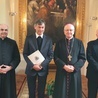 Nominację na proboszcza puławskiej parafii odebrał ks. Stanisław Gulak (drugi z lewej).
