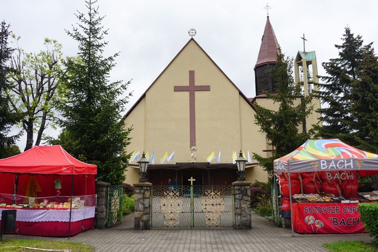 Konsekracja ołtarza w kościele św. Macieja w Zabrzu