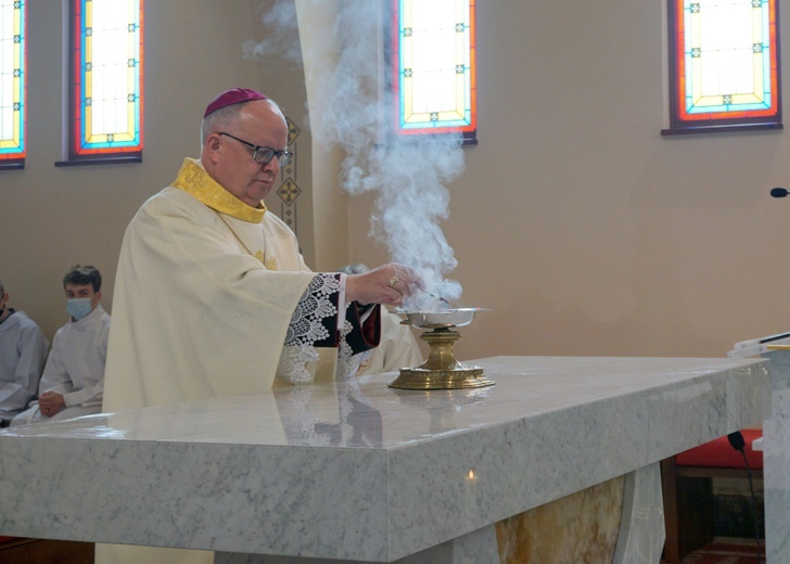 Konsekracja ołtarza w kościele św. Macieja w Zabrzu