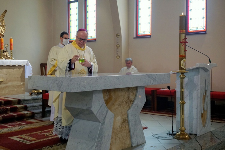 Konsekracja ołtarza w kościele św. Macieja w Zabrzu