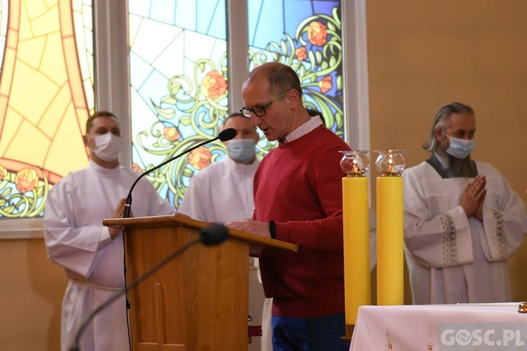 W tydzień przeczytają całą Biblię