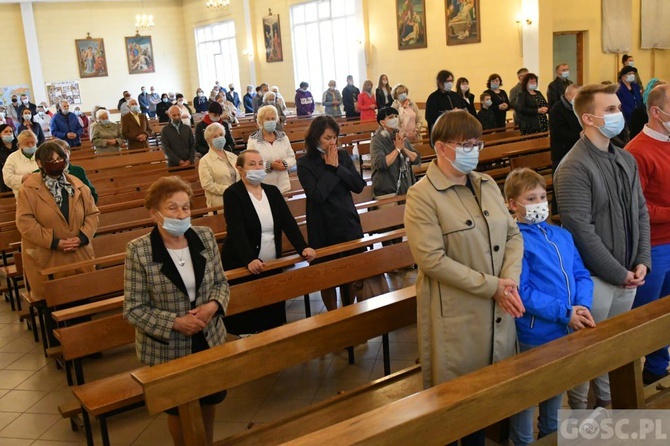 W tydzień przeczytają całą Biblię