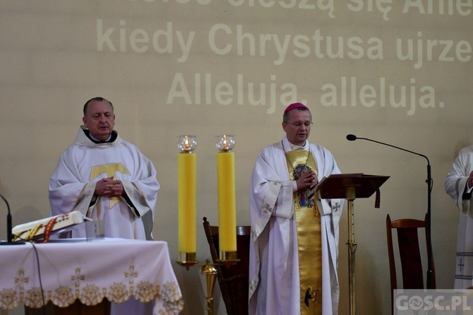 W tydzień przeczytają całą Biblię