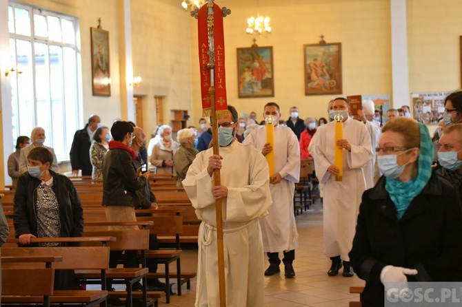 W tydzień przeczytają całą Biblię