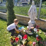 Kwiaty dla Matki Bożej