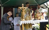 101. urodziny św. Jana Pawła II przy starej kuźni w Rzykach