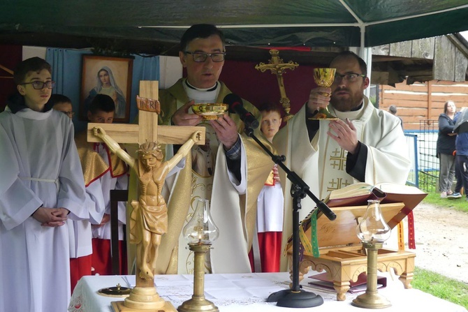 101. urodziny św. Jana Pawła II przy starej kuźni w Rzykach