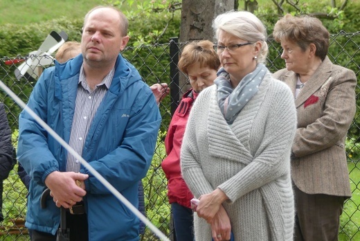 101. urodziny św. Jana Pawła II przy starej kuźni w Rzykach