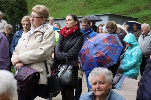 101. urodziny św. Jana Pawła II przy starej kuźni w Rzykach