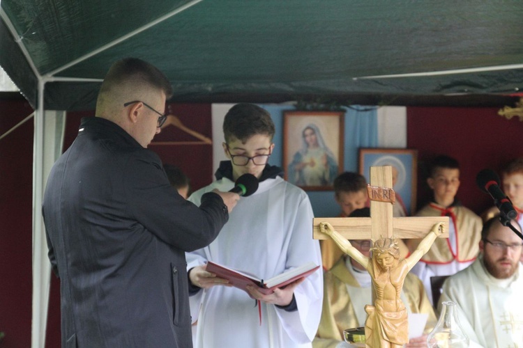 101. urodziny św. Jana Pawła II przy starej kuźni w Rzykach