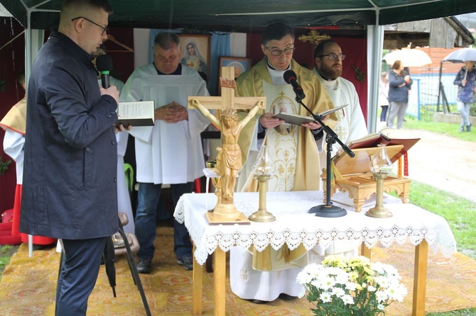 101. urodziny św. Jana Pawła II przy starej kuźni w Rzykach