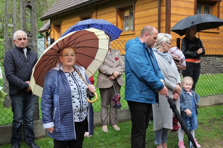 101. urodziny św. Jana Pawła II przy starej kuźni w Rzykach