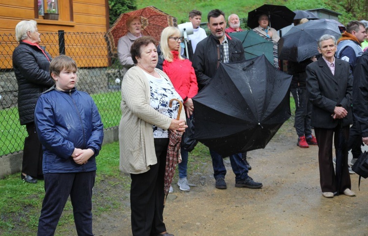 101. urodziny św. Jana Pawła II przy starej kuźni w Rzykach