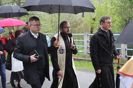 101. urodziny św. Jana Pawła II przy starej kuźni w Rzykach